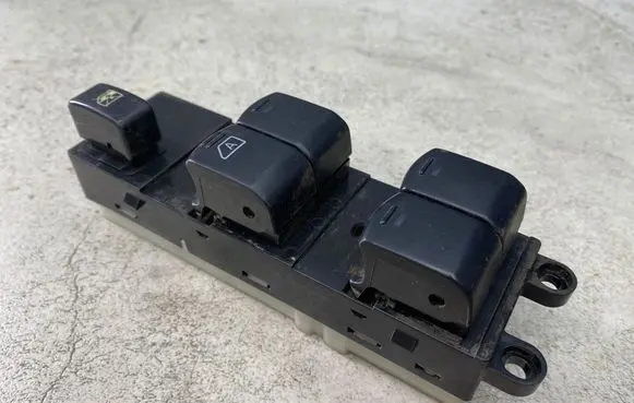 Nissan Pathfinder R51 Electric window control switch 25401EB302