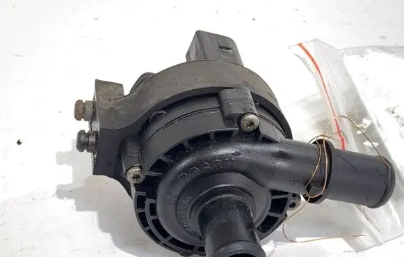 Renault Scenic III - Grand scenic III Oil filter mounting bracket 