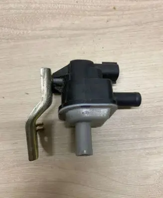 Toyota RAV 4 (XA50) Vacuum valve 1362007110 909101279