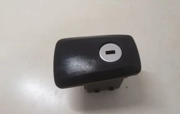 BMW X5 F15 Glove box lock 