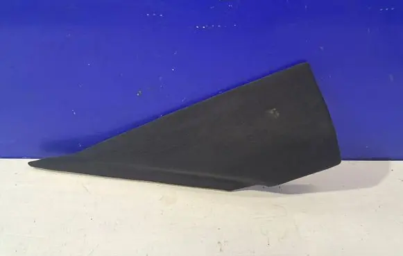 Maserati Ghibli (C) pillar trim 06700174090