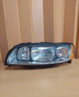 Volvo V70 Headlight/headlamp 30698835 89900267 P2004V701