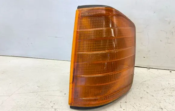 Mercedes-Benz 190 W201 Front indicator light 2018260043 A2018260043 0008205523
