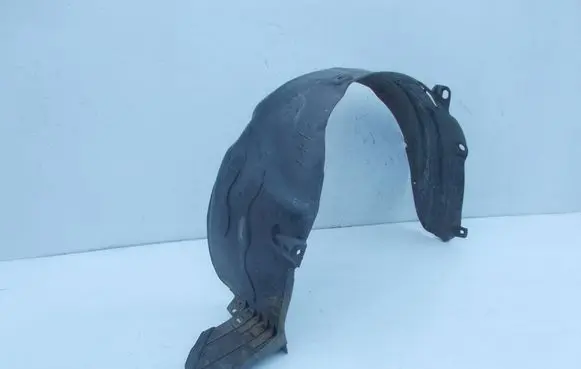 Front wheel arch liner splash guards