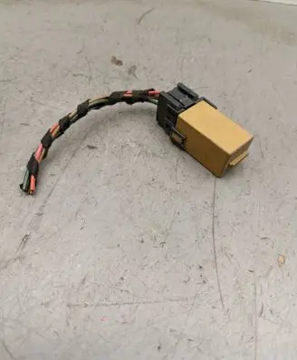 BMW 5 E39 Other relay 8384505 V23141B3001X15