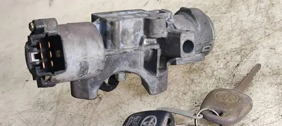 Toyota Avensis T250 Ignition lock 450200504 N0501517