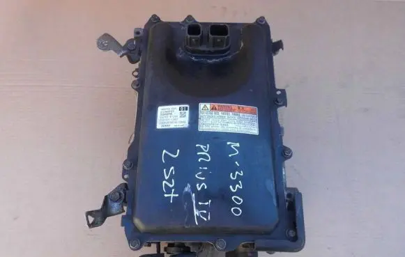 Toyota Prius (XW50) Voltage converter inverter G920047260