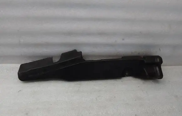 Volvo XC70 Fender mounting bracket 31391775