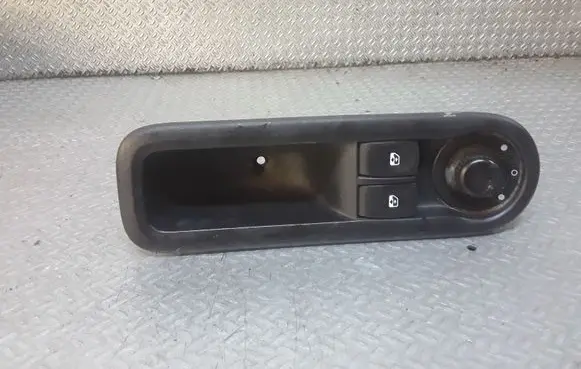 Renault Clio III Electric window control switch 8200356515