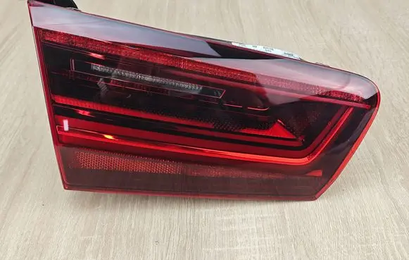 Tailgate rear/tail lights