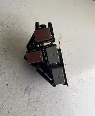 Subaru Outback Relay mounting block 