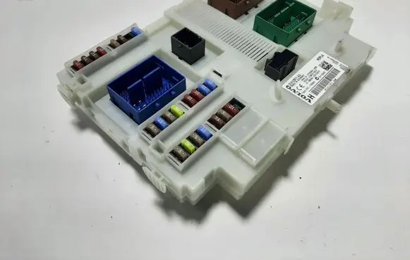 Volvo XC70 Fuse module 31412971AA 31412971