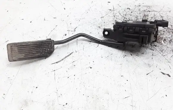 Nissan Almera Tino Accelerator throttle pedal 18002BU410