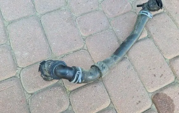 Volkswagen Golf VII Engine coolant pipe/hose 5Q0122101BJ