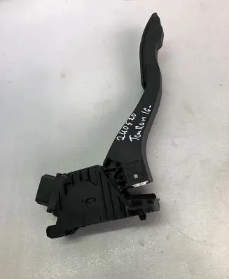 Volkswagen Touran III Accelerator throttle pedal 5q1723503j