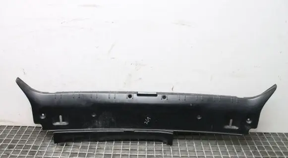 BMW 7 E65 E66 Trunk/boot sill cover protection 8223560