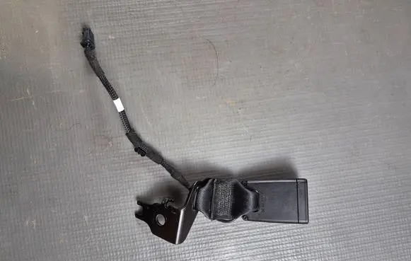 Peugeot 208 II Rear seatbelt buckle 222482020 2640351300
