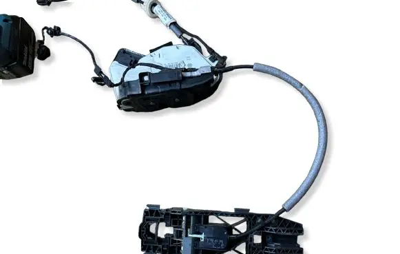 Volkswagen Golf VII Front door lock 5K1837016E A046465