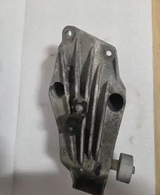 BMW 7 G11 G12 Engine mounting bracket 6861559