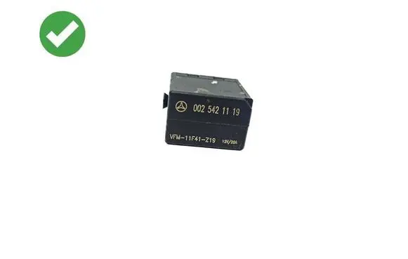 Mercedes-Benz R W251 Fuse module 0025421119 VFM11F41Z19 V23074