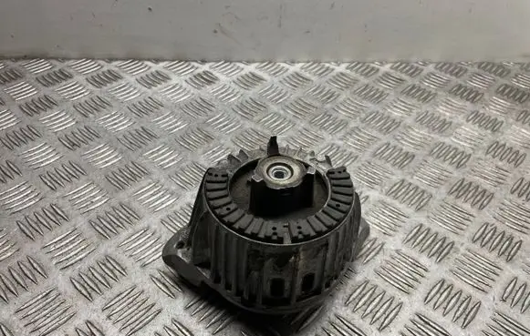 Engine mount bracket