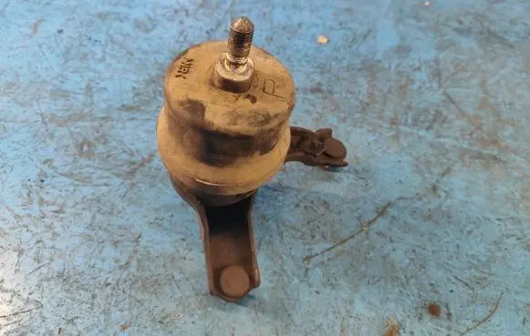 Toyota Camry Engine mount bracket 1236231040