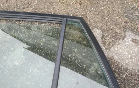 Toyota RAV 4 (XA20) Rear vent window glass as2