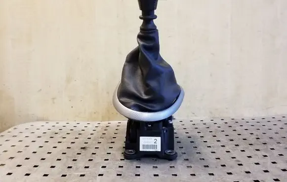 Nissan Qashqai Gear shifter/selector 13770A77