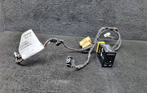 Passenger airbag on/off switch