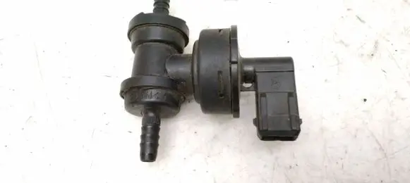 Jaguar XE Vacuum valve 