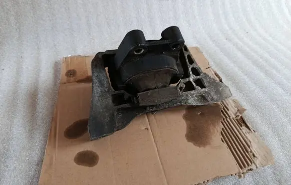 Volvo S40 Engine mount bracket 3M516F012S