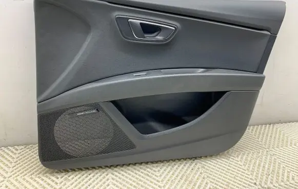 Seat Leon (5F) Front door card panel trim 