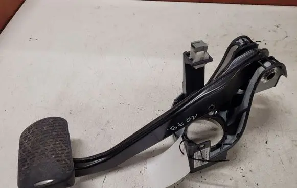 Mercedes-Benz E W212 Brake pedal A2042902201 PP204292011