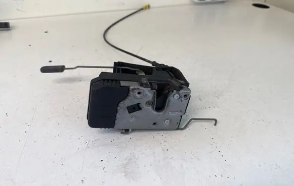 Renault Trafic II (X83) Front door lock 8200008260 91166230