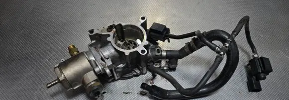Audi A4 S4 B8 8K Vacuum pump 06J145100C