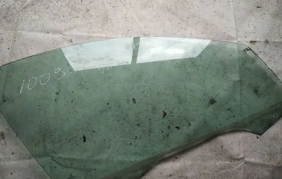 Peugeot 206 Front door window glass four-door as2