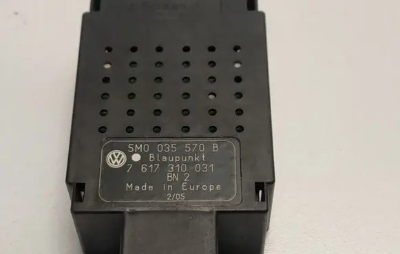 Volkswagen Golf V Aerial antenna amplifier 5M0035570B 7617310031