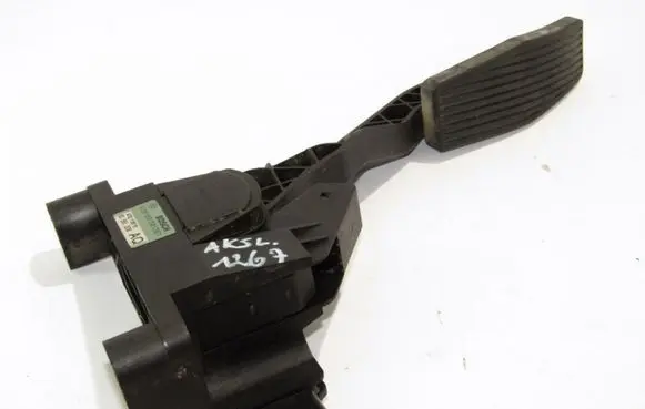 Opel Zafira A Accelerator throttle pedal 90581208
