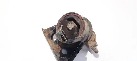 Nissan Almera Tino Engine mount bracket