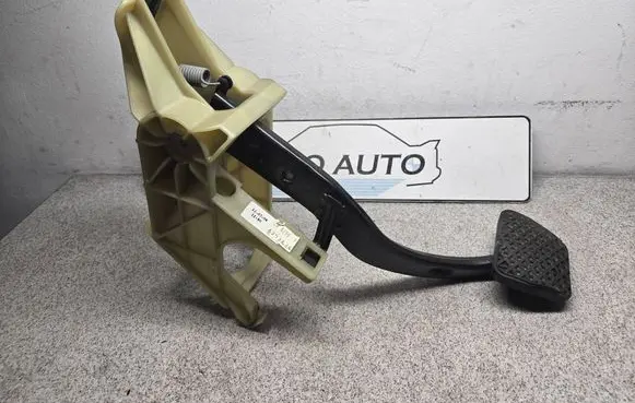 BMW 7 E65 E66 Brake pedal 6752517