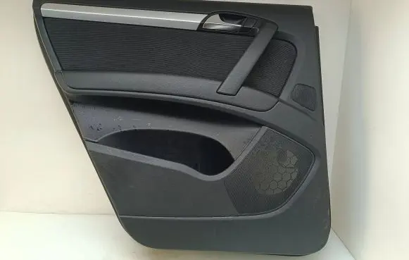 Audi Q7 4L Rear door card panel trim 4L0863981 P0110582 R0484704B