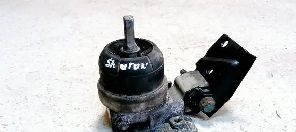 Engine mount bracket