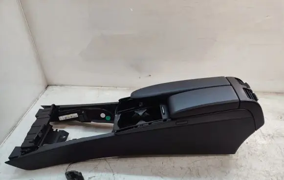 Mercedes-Benz E C207 W207 Center console