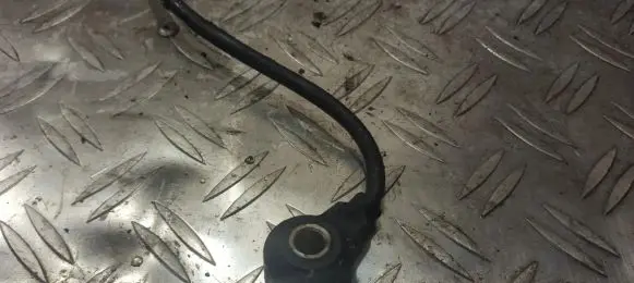 Volkswagen PASSAT B4 Detonation knock sensor 054905371