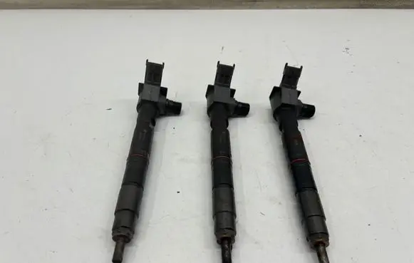 Opel Insignia B Fuel injector 55490361