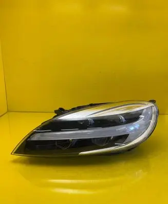 Volvo V40 Headlight/headlamp 31677022
