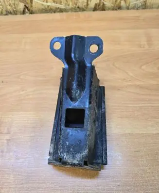 Volvo V70 Radiator mount bracket