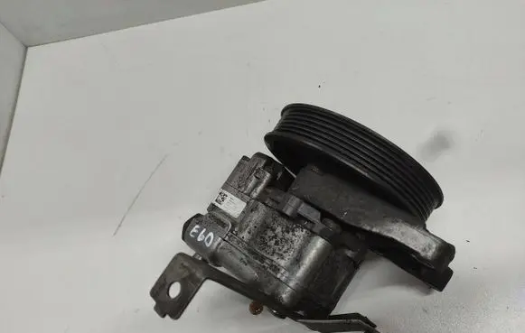 BMW 5 E60 E61 Power steering pump 6781486