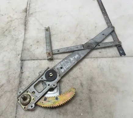 Nissan Patrol 160 Front door manual window regulator 