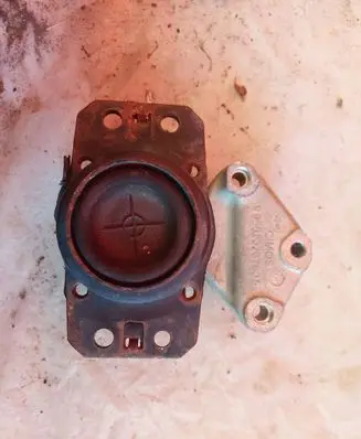 Peugeot 3008 I Engine mount bracket 996820267805